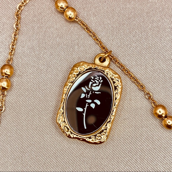 Luzy Jewelry Jewelry - 18K Gold PVD Coating Mirror Effect Rose Pendant Beaded Dainty Chain Necklace